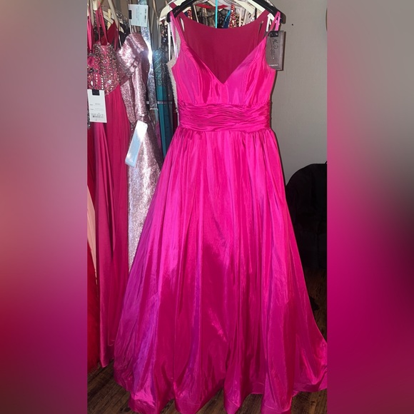 Pageant/Homecoming/Prom - Picture 9 of 16